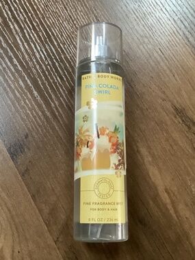 Bath & Body Works Piña Colada Swirl body and hair mist 236 ml New